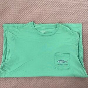 Vineyard vines tee